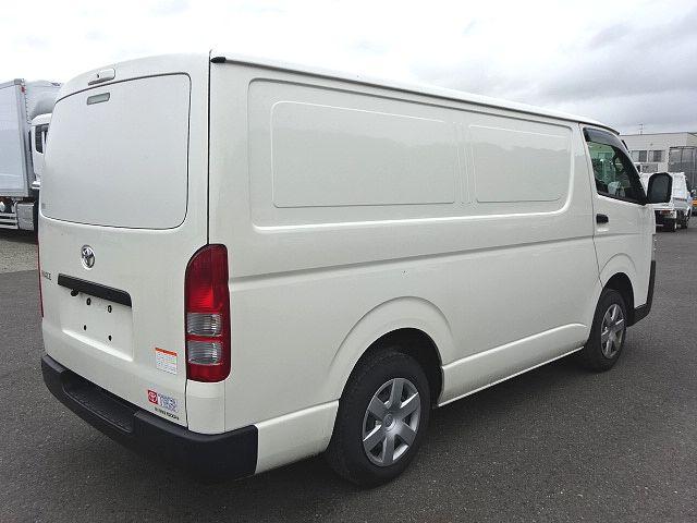 ハイエースバン 　【Ｔ７４４９】Ｒ６　冷蔵冷凍車　実走行３．３万ｋｍ　ＴＳＳ　－７℃〜３５℃設定　ナビ　ＴＶ　デジタルインナーミラー　基本装備　運転席ＳＲＳエアバッグ　ＡＢＳ　電動格納ミラー　バックカメラ（8枚目）