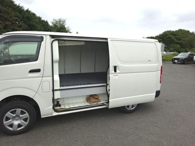 ハイエースバン 　【Ｔ７４４９】Ｒ６　冷蔵冷凍車　実走行３．３万ｋｍ　ＴＳＳ　－７℃〜３５℃設定　ナビ　ＴＶ　デジタルインナーミラー　基本装備　運転席ＳＲＳエアバッグ　ＡＢＳ　電動格納ミラー　バックカメラ（9枚目）