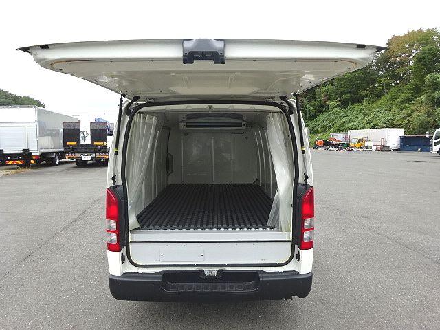 ハイエースバン 　【Ｔ７４４９】Ｒ６　冷蔵冷凍車　実走行３．３万ｋｍ　ＴＳＳ　－７℃〜３５℃設定　ナビ　ＴＶ　デジタルインナーミラー　基本装備　運転席ＳＲＳエアバッグ　ＡＢＳ　電動格納ミラー　バックカメラ（10枚目）
