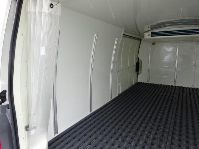 ハイエースバン 　【Ｔ７４４９】Ｒ６　冷蔵冷凍車　実走行３．３万ｋｍ　ＴＳＳ　－７℃〜３５℃設定　ナビ　ＴＶ　デジタルインナーミラー　基本装備　運転席ＳＲＳエアバッグ　ＡＢＳ　電動格納ミラー　バックカメラ（13枚目）