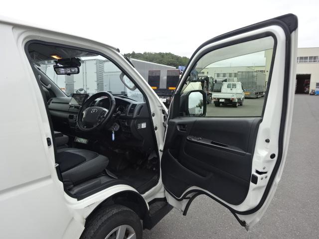 ハイエースバン 　【Ｔ７４４９】Ｒ６　冷蔵冷凍車　実走行３．３万ｋｍ　ＴＳＳ　－７℃〜３５℃設定　ナビ　ＴＶ　デジタルインナーミラー　基本装備　運転席ＳＲＳエアバッグ　ＡＢＳ　電動格納ミラー　バックカメラ（32枚目）