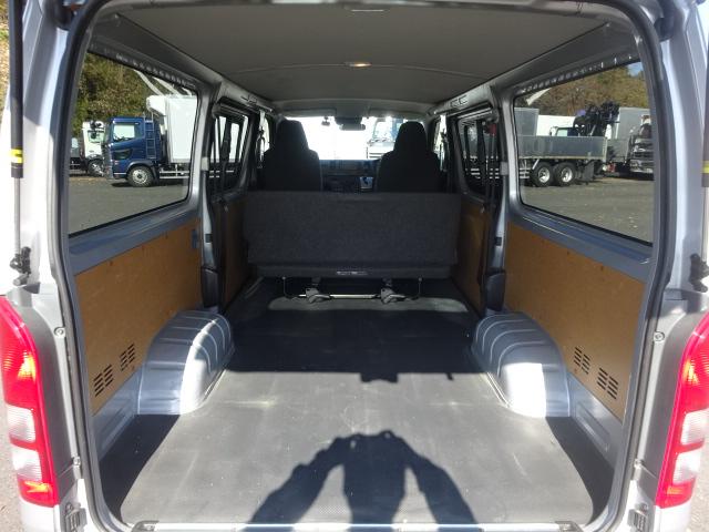 ハイエースバン ロングＤＸ　【Ｔ７５１７】Ｒ４年式　ディーゼル　４ＷＤ　５ドア　実走行１１．９万ｋｍ　ＴＳＳ　純正ナビ　フルセグＴＶ　基本装備　運転席ＳＲＳエアバッグ　ＡＢＳ　ＥＴＣ２．０　　バックカメラ（16枚目）