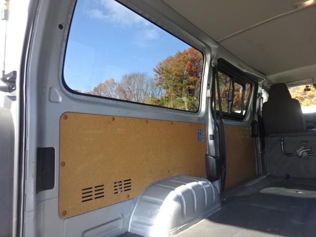 ハイエースバン ロングＤＸ　【Ｔ７５１７】Ｒ４年式　ディーゼル　４ＷＤ　５ドア　実走行１１．９万ｋｍ　ＴＳＳ　純正ナビ　フルセグＴＶ　基本装備　運転席ＳＲＳエアバッグ　ＡＢＳ　ＥＴＣ２．０　　バックカメラ（19枚目）