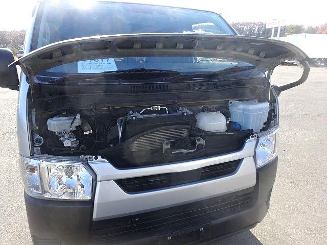 ハイエースバン ロングＤＸ　【Ｔ７５１７】Ｒ４年式　ディーゼル　４ＷＤ　５ドア　実走行１１．９万ｋｍ　ＴＳＳ　純正ナビ　フルセグＴＶ　基本装備　運転席ＳＲＳエアバッグ　ＡＢＳ　ＥＴＣ２．０　　バックカメラ（32枚目）