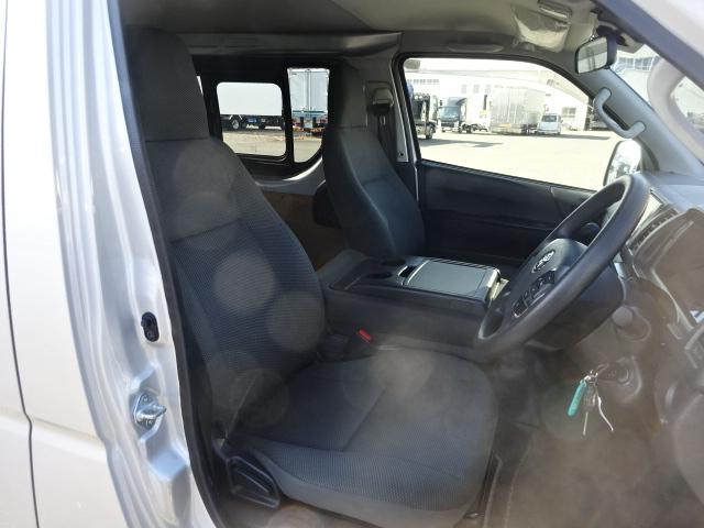 ハイエースバン ロングＤＸ　【Ｔ７５１７】Ｒ４年式　ディーゼル　４ＷＤ　５ドア　実走行１１．９万ｋｍ　ＴＳＳ　純正ナビ　フルセグＴＶ　基本装備　運転席ＳＲＳエアバッグ　ＡＢＳ　ＥＴＣ２．０　　バックカメラ（38枚目）