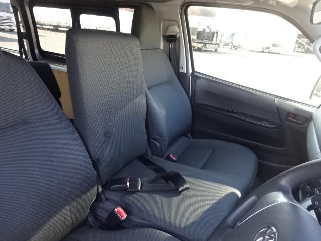 ハイエースバン ロングＤＸ　【Ｔ７５１７】Ｒ４年式　ディーゼル　４ＷＤ　５ドア　実走行１１．９万ｋｍ　ＴＳＳ　純正ナビ　フルセグＴＶ　基本装備　運転席ＳＲＳエアバッグ　ＡＢＳ　ＥＴＣ２．０　　バックカメラ（39枚目）