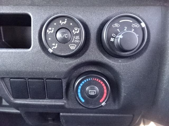ハイエースバン ロングＤＸ　【Ｔ７５１７】Ｒ４年式　ディーゼル　４ＷＤ　５ドア　実走行１１．９万ｋｍ　ＴＳＳ　純正ナビ　フルセグＴＶ　基本装備　運転席ＳＲＳエアバッグ　ＡＢＳ　ＥＴＣ２．０　　バックカメラ（47枚目）