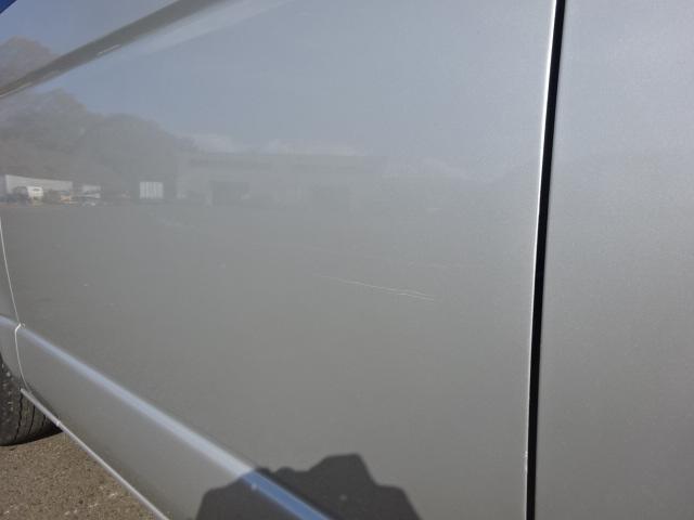 ハイエースバン ロングＤＸ　【Ｔ７５１７】Ｒ４年式　ディーゼル　４ＷＤ　５ドア　実走行１１．９万ｋｍ　ＴＳＳ　純正ナビ　フルセグＴＶ　基本装備　運転席ＳＲＳエアバッグ　ＡＢＳ　ＥＴＣ２．０　　バックカメラ（52枚目）