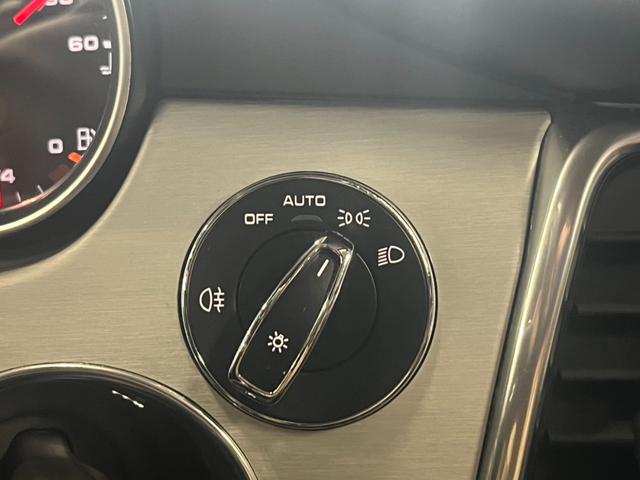 パナメーラ GTS ★車検令和8年9月★4WD★ナビ★テレビ★バックカメラ★電動式パーキングブレーキ★エアサスペンション★ブレーキキャリパー★ガラスサンルーフ★本革シート★全席シートヒーター★全周囲カメラ★(43枚目)