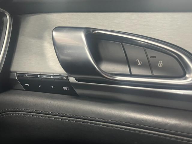 パナメーラ GTS ★車検令和8年9月★4WD★ナビ★テレビ★バックカメラ★電動式パーキングブレーキ★エアサスペンション★ブレーキキャリパー★ガラスサンルーフ★本革シート★全席シートヒーター★全周囲カメラ★(45枚目)