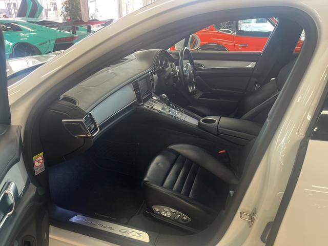 パナメーラ GTS ★車検令和8年9月★4WD★ナビ★テレビ★バックカメラ★電動式パーキングブレーキ★エアサスペンション★ブレーキキャリパー★ガラスサンルーフ★本革シート★全席シートヒーター★全周囲カメラ★(59枚目)