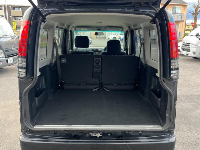 普段のお買い物や通勤、送迎等に十分な荷室スペースを確保しております。セカンドシートを倒すと、大きな荷物の積載も可能です♪