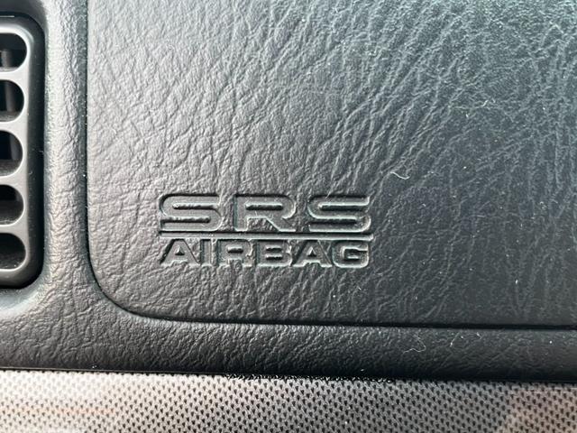 【助手席エアバック】車が一定の強い衝撃を受けたときに膨らみ、乗員がハンドルやダッシュボードなどにぶつかって重大な傷害を負うのを避けられるように、頭部や胸部への衝撃をやわらげる安全装置があります。