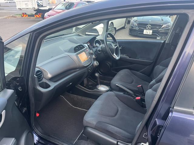 フィット Ｇ　スマートスタイルエディション　★車検令和８年９月★ナビ★テレビ★バックカメラ★ＥＴＣ★社外１４インチアルミホイール★スマートキー★エンジン型式Ｌ１３Ａ★カラーコードＰＢ８３Ｐプレミアムディープバイオレットパール★（49枚目）