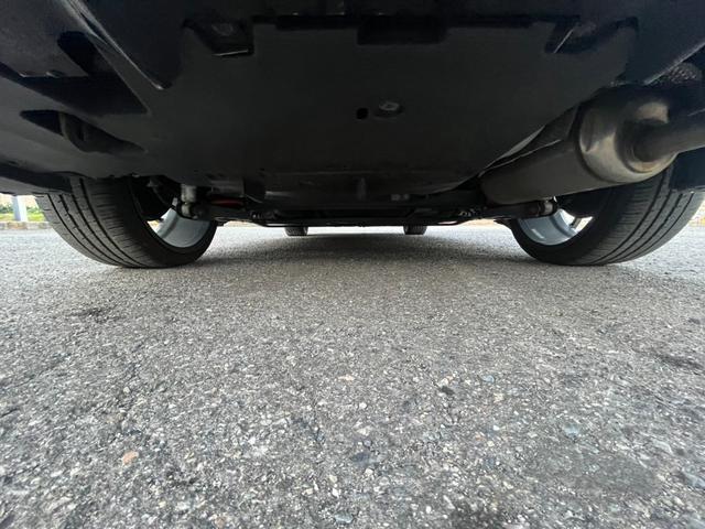 プリウス Ｓツーリングセレクション・Ｇ’ｓ　★車検令和９年４月★ナビ★テレビ★バックカメラ★ＥＴＣ★寒冷地仕様★ＨＩＤヘッドライト★アイドリングストップ★ＲＡＹＳ１９インチアルミホイール★サイドカーテンエアバック★横滑り防止システム★（12枚目）