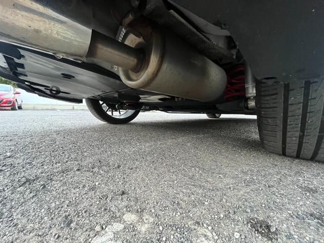 プリウス Ｓツーリングセレクション・Ｇ’ｓ　★車検令和９年４月★ナビ★テレビ★バックカメラ★ＥＴＣ★寒冷地仕様★ＨＩＤヘッドライト★アイドリングストップ★ＲＡＹＳ１９インチアルミホイール★サイドカーテンエアバック★横滑り防止システム★（13枚目）