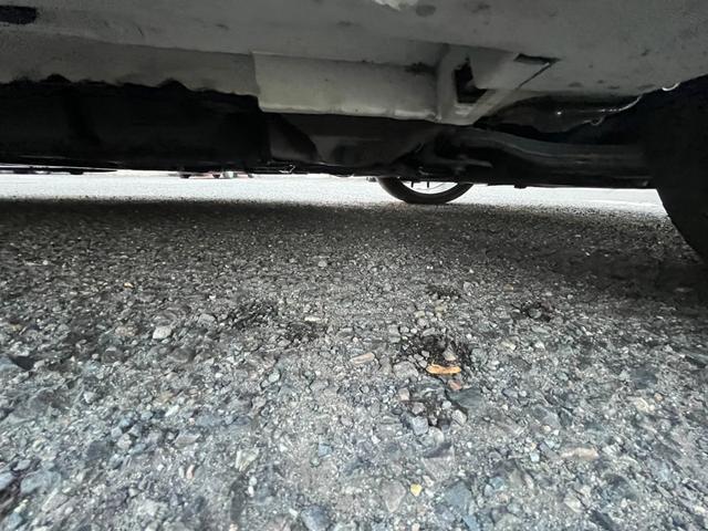 プリウス Ｓツーリングセレクション・Ｇ’ｓ　★車検令和９年４月★ナビ★テレビ★バックカメラ★ＥＴＣ★寒冷地仕様★ＨＩＤヘッドライト★アイドリングストップ★ＲＡＹＳ１９インチアルミホイール★サイドカーテンエアバック★横滑り防止システム★（15枚目）