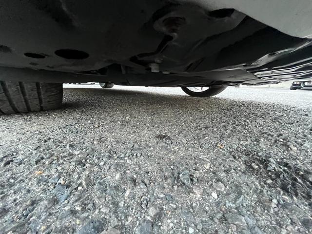 プリウス Ｓツーリングセレクション・Ｇ’ｓ　★車検令和９年４月★ナビ★テレビ★バックカメラ★ＥＴＣ★寒冷地仕様★ＨＩＤヘッドライト★アイドリングストップ★ＲＡＹＳ１９インチアルミホイール★サイドカーテンエアバック★横滑り防止システム★（16枚目）