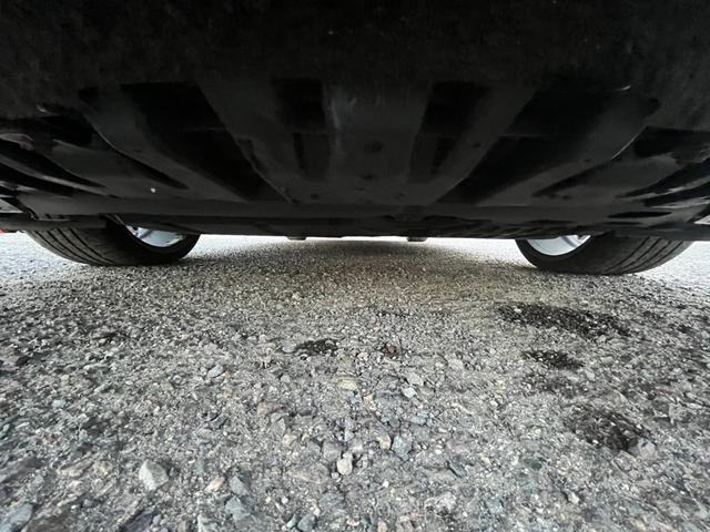 プリウス Ｓツーリングセレクション・Ｇ’ｓ　★車検令和９年４月★ナビ★テレビ★バックカメラ★ＥＴＣ★寒冷地仕様★ＨＩＤヘッドライト★アイドリングストップ★ＲＡＹＳ１９インチアルミホイール★サイドカーテンエアバック★横滑り防止システム★（17枚目）