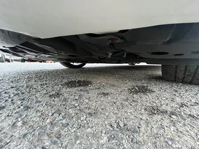 プリウス Ｓツーリングセレクション・Ｇ’ｓ　★車検令和９年４月★ナビ★テレビ★バックカメラ★ＥＴＣ★寒冷地仕様★ＨＩＤヘッドライト★アイドリングストップ★ＲＡＹＳ１９インチアルミホイール★サイドカーテンエアバック★横滑り防止システム★（18枚目）