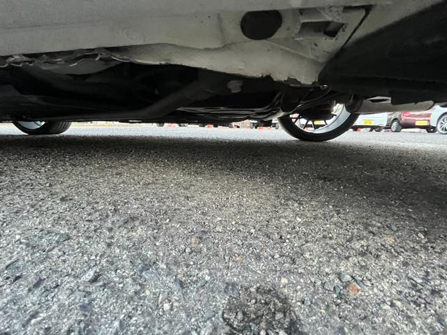 プリウス Ｓツーリングセレクション・Ｇ’ｓ　★車検令和９年４月★ナビ★テレビ★バックカメラ★ＥＴＣ★寒冷地仕様★ＨＩＤヘッドライト★アイドリングストップ★ＲＡＹＳ１９インチアルミホイール★サイドカーテンエアバック★横滑り防止システム★（20枚目）