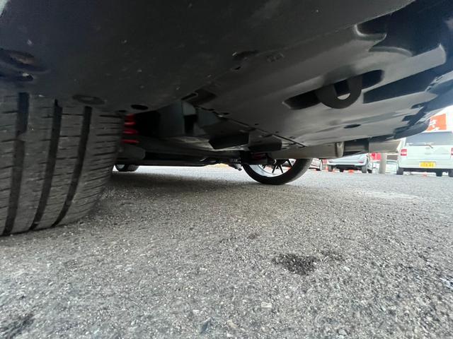 プリウス Ｓツーリングセレクション・Ｇ’ｓ　★車検令和９年４月★ナビ★テレビ★バックカメラ★ＥＴＣ★寒冷地仕様★ＨＩＤヘッドライト★アイドリングストップ★ＲＡＹＳ１９インチアルミホイール★サイドカーテンエアバック★横滑り防止システム★（21枚目）