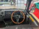 運転席まわりには十分なスペースがあり、ゆったり運転していただける空間があります。