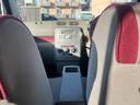 運転席まわりには十分なスペースがあり、ゆったり運転していただける空間があります。