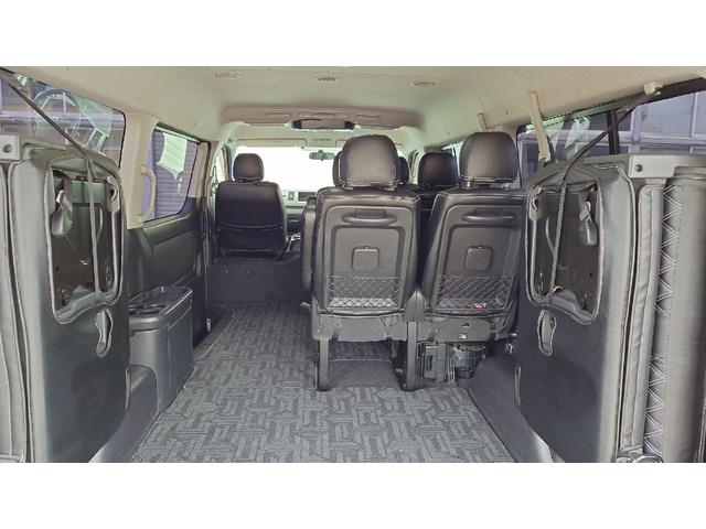 ハイエースワゴン ＧＬ　４ＷＤ　電動スライドドア　後席モニター　ＡＴ　盗難防止システム　ＡＢＳ　エアコン　パワーステアリング　パワーウィンドウ（11枚目）