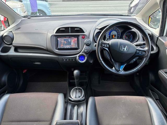 フィットシャトルハイブリッド ハイブリッド・スマートセレクション　ナビ　ＴＶ　Ｂｌｕｅｔｏｏｔｈ　ＥＴＣ　ステアリングコントロール　エアコン　パワーウィンドウ　バックカメラ　スマートキー　電動格納ミラー　ＣＶＴ　アルミホイール（15枚目）