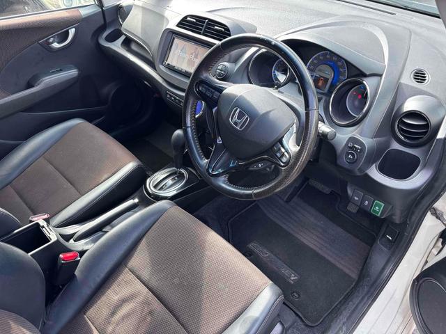 フィットシャトルハイブリッド ハイブリッド・スマートセレクション　ナビ　ＴＶ　Ｂｌｕｅｔｏｏｔｈ　ＥＴＣ　ステアリングコントロール　エアコン　パワーウィンドウ　バックカメラ　スマートキー　電動格納ミラー　ＣＶＴ　アルミホイール（16枚目）