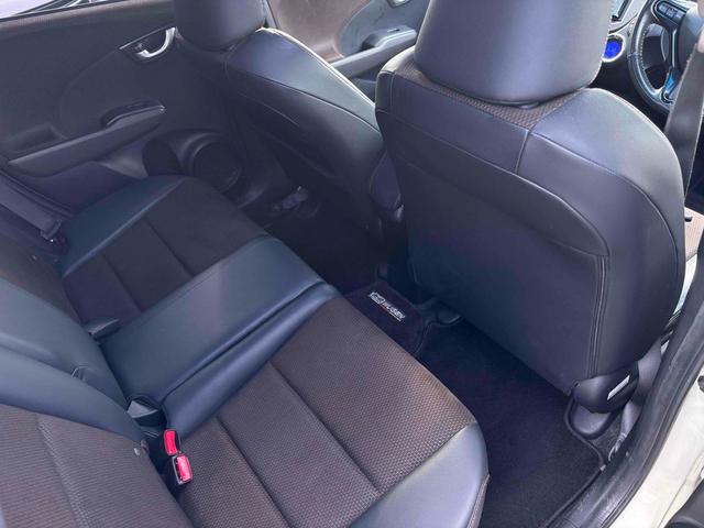 フィットシャトルハイブリッド ハイブリッド・スマートセレクション　ナビ　ＴＶ　Ｂｌｕｅｔｏｏｔｈ　ＥＴＣ　ステアリングコントロール　エアコン　パワーウィンドウ　バックカメラ　スマートキー　電動格納ミラー　ＣＶＴ　アルミホイール（18枚目）