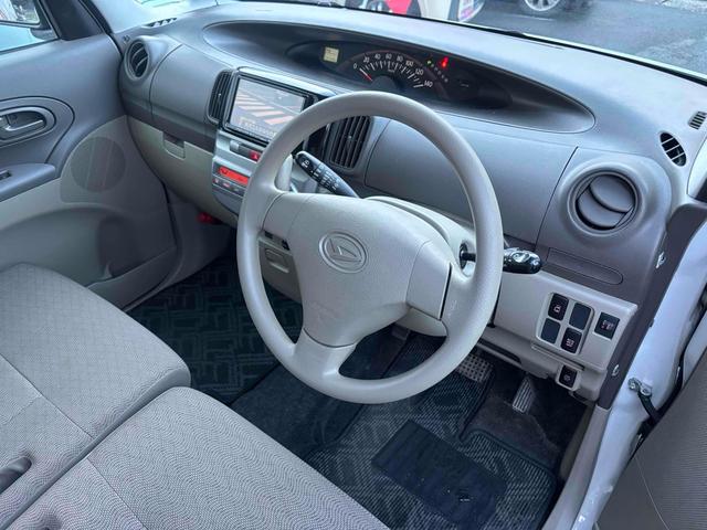 タント Ｘ　４ＷＤ　電動スライドドア　ナビ　ＴＶ　バックカメラ　スマートキー　ベンチシート　ＣＶＴ　ＡＢＳ　ＤＶＤ　ＣＤ　ＵＳＢ　アルミホイール　スタッドレス装着　エアコン（3枚目）