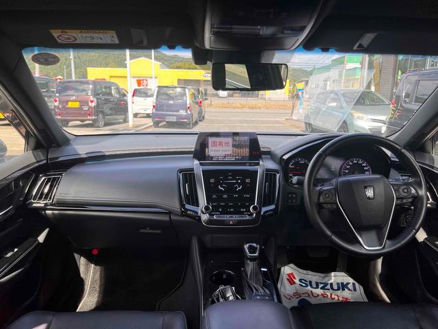クラウンハイブリッド Ｇ－エグゼクティブ　Ｆｏｕｒ　４ＷＤ　クリアランスソナー　レーンアシスト　オートクルーズコントロール　パークアシスト　衝突被害軽減システム　バックカメラ　アルミホイール　オートマチックハイビーム　オートライト　ＬＥＤヘッドランプ（2枚目）