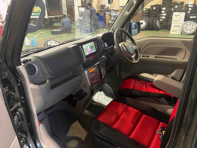 エブリイワゴン 　４ＷＤ　ドライブレコーダー　ＥＴＣ　バックカメラ　両側電動スライドドア　ＴＶ　クリアランスソナー　レーンアシスト　衝突被害軽減システム　オートライト　スマートキー　アイドリングストップ　電動格納ミラー（9枚目）