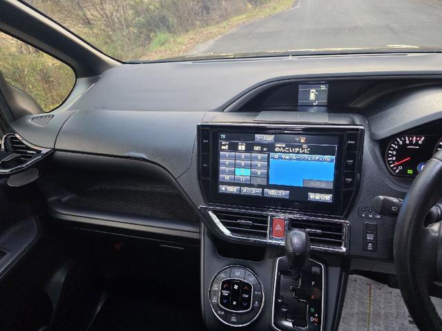 ヴォクシー ZS 煌 ETC TV レーンアシスト 衝突被害軽減システム 両側電動スライドドア オートマチックハイビーム LEDヘッドランプ スマートキー アイドリングストップ 後席モニター 3列シート CVT(4枚目)