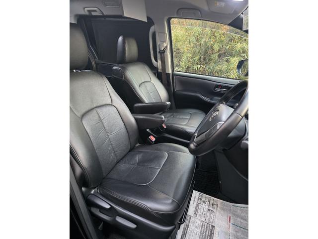 ヴォクシー ZS 煌 ETC TV レーンアシスト 衝突被害軽減システム 両側電動スライドドア オートマチックハイビーム LEDヘッドランプ スマートキー アイドリングストップ 後席モニター 3列シート CVT(7枚目)