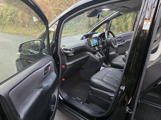 ヴォクシー ZS 煌 ETC TV レーンアシスト 衝突被害軽減システム 両側電動スライドドア オートマチックハイビーム LEDヘッドランプ スマートキー アイドリングストップ 後席モニター 3列シート CVT(8枚目)