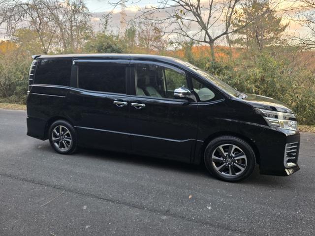 ヴォクシー ZS 煌 ETC TV レーンアシスト 衝突被害軽減システム 両側電動スライドドア オートマチックハイビーム LEDヘッドランプ スマートキー アイドリングストップ 後席モニター 3列シート CVT(15枚目)