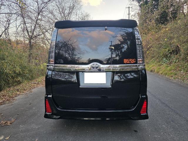 ヴォクシー ZS 煌 ETC TV レーンアシスト 衝突被害軽減システム 両側電動スライドドア オートマチックハイビーム LEDヘッドランプ スマートキー アイドリングストップ 後席モニター 3列シート CVT(17枚目)