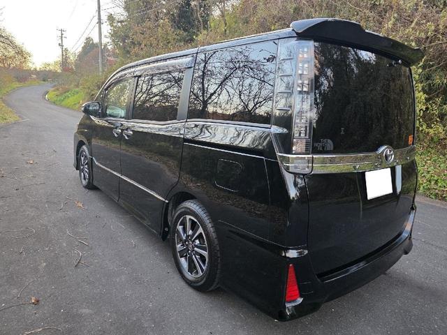 ヴォクシー ZS 煌 ETC TV レーンアシスト 衝突被害軽減システム 両側電動スライドドア オートマチックハイビーム LEDヘッドランプ スマートキー アイドリングストップ 後席モニター 3列シート CVT(18枚目)