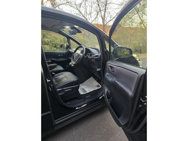 ヴォクシー ZS 煌 ETC TV レーンアシスト 衝突被害軽減システム 両側電動スライドドア オートマチックハイビーム LEDヘッドランプ スマートキー アイドリングストップ 後席モニター 3列シート CVT(29枚目)