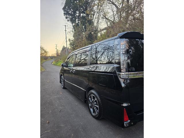 ヴォクシー ZS 煌 ETC TV レーンアシスト 衝突被害軽減システム 両側電動スライドドア オートマチックハイビーム LEDヘッドランプ スマートキー アイドリングストップ 後席モニター 3列シート CVT(45枚目)