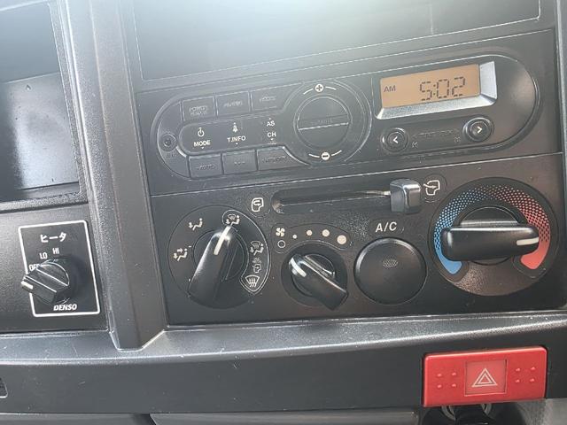 エルフトラック 　Ｗキャブ　トラック　４ＷＤ　垂直ゲート　最大積載量１４５０ｋｇ　５速マニュアル　６人乗り　キーレスエントリー　エアコン　パワーウィンドウ　運転席エアバッグ（4枚目）