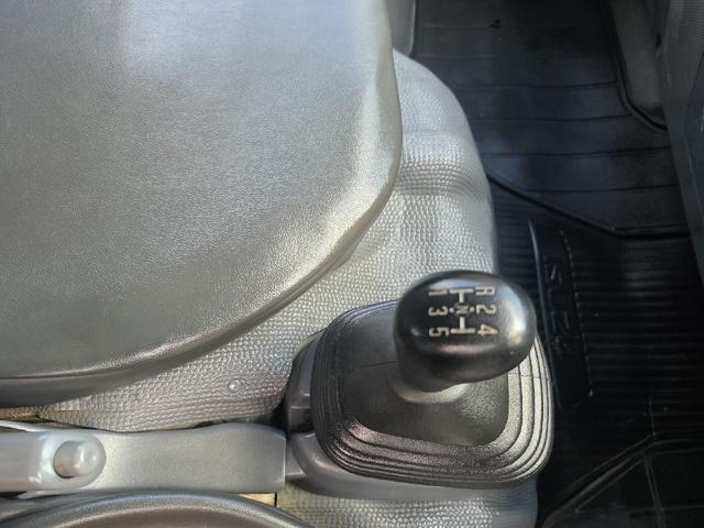 エルフトラック 　Ｗキャブ　トラック　４ＷＤ　垂直ゲート　最大積載量１４５０ｋｇ　５速マニュアル　６人乗り　キーレスエントリー　エアコン　パワーウィンドウ　運転席エアバッグ（6枚目）