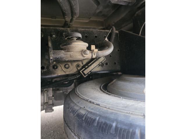 エルフトラック 　Ｗキャブ　トラック　４ＷＤ　垂直ゲート　最大積載量１４５０ｋｇ　５速マニュアル　６人乗り　キーレスエントリー　エアコン　パワーウィンドウ　運転席エアバッグ（22枚目）