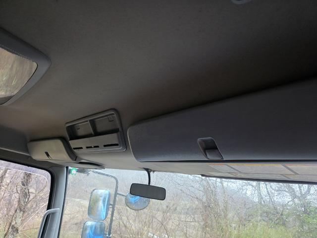 プロフィア ベースグレード　ダンプ　最大積載量８５００ｋｇ　７速マニュアル　寝台スペース付き　後輪ダブル　エアコン　運転席エアバッグ　ＡＩＲＬＯＯＰ（5枚目）