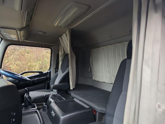 プロフィア ベースグレード　ダンプ　最大積載量８５００ｋｇ　７速マニュアル　寝台スペース付き　後輪ダブル　エアコン　運転席エアバッグ　ＡＩＲＬＯＯＰ（10枚目）