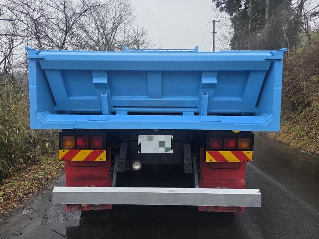 プロフィア ベースグレード　ダンプ　最大積載量８５００ｋｇ　７速マニュアル　寝台スペース付き　後輪ダブル　エアコン　運転席エアバッグ　ＡＩＲＬＯＯＰ（17枚目）