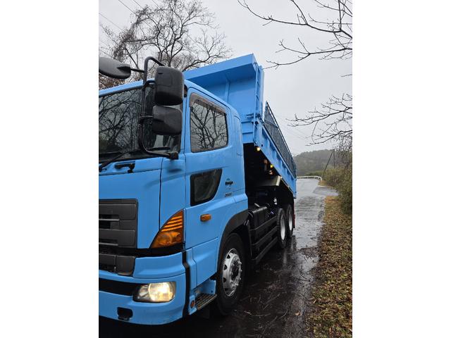 プロフィア ベースグレード　ダンプ　最大積載量８５００ｋｇ　７速マニュアル　寝台スペース付き　後輪ダブル　エアコン　運転席エアバッグ　ＡＩＲＬＯＯＰ（44枚目）